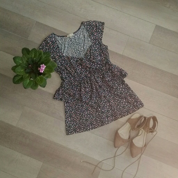 Beautiful Floral Top - Picture 1 of 5